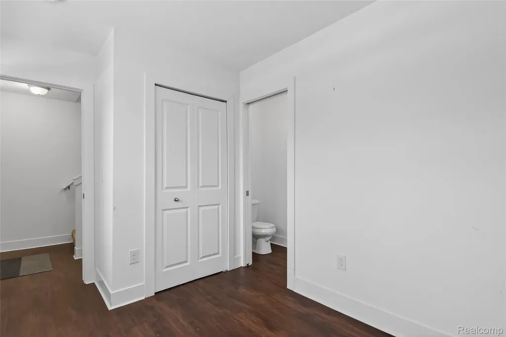 2925 Square Lake Court Troy City MI 48085