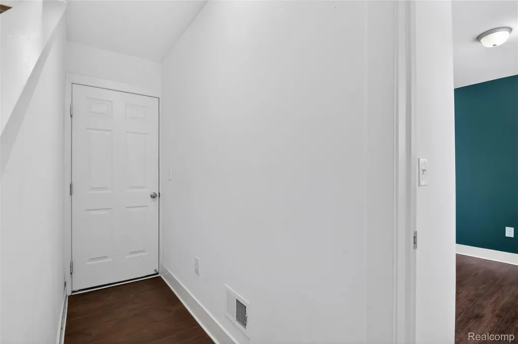 2925 Square Lake Court Troy City MI 48085