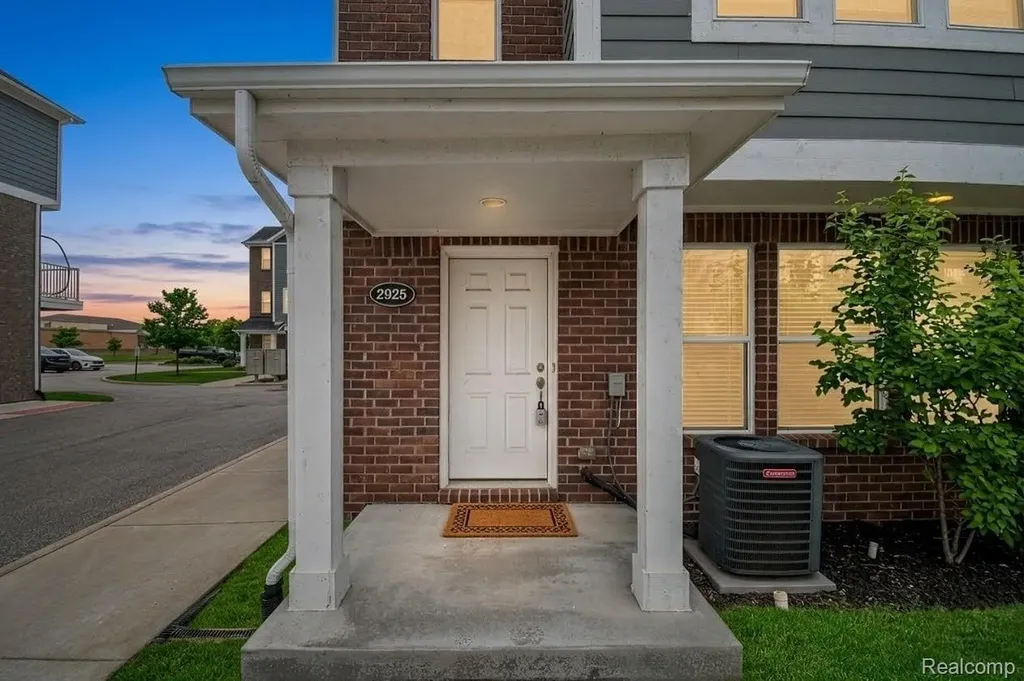 2925 Square Lake Court Troy City MI 48085
