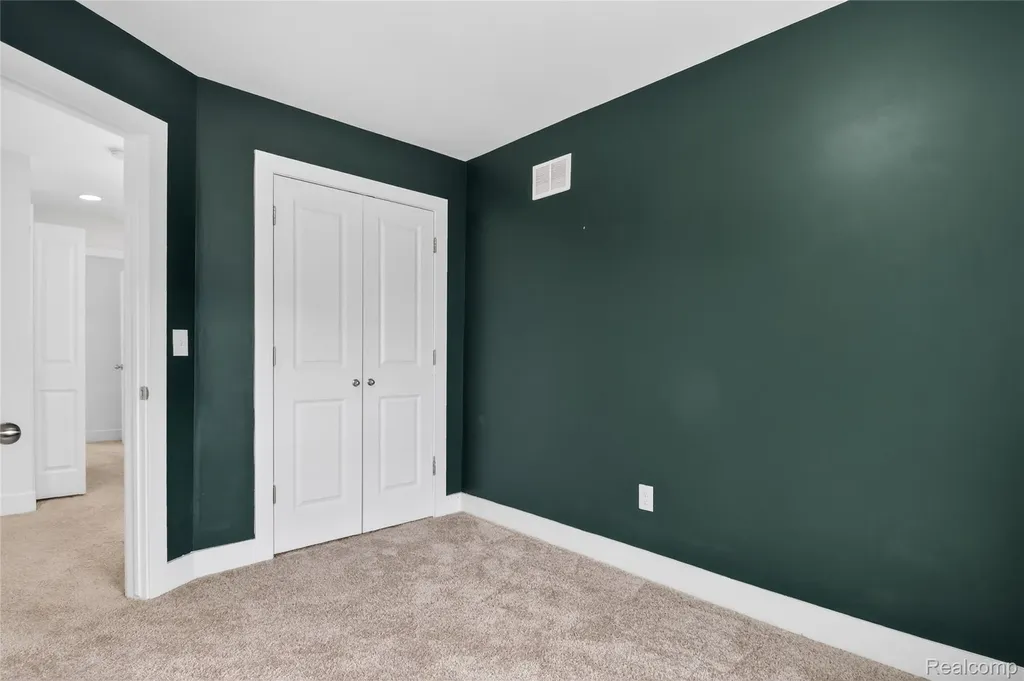 2925 Square Lake Court Troy City MI 48085
