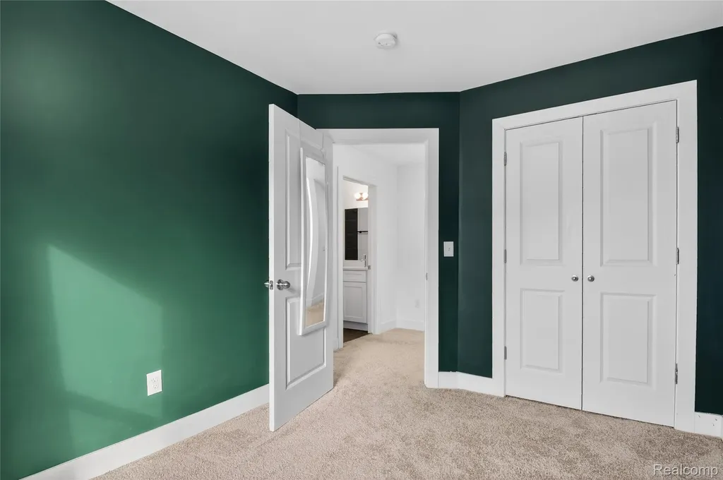 2925 Square Lake Court Troy City MI 48085