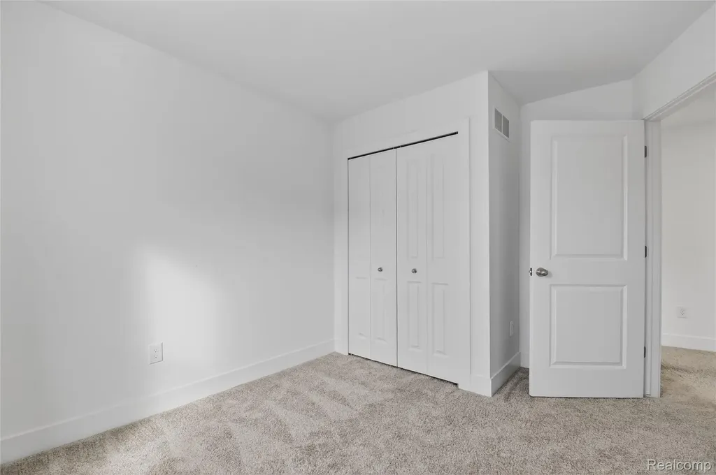 2925 Square Lake Court Troy City MI 48085