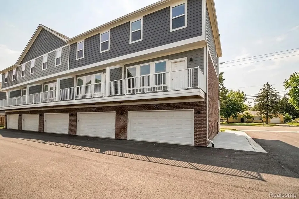 2925 Square Lake Court Troy City MI 48085