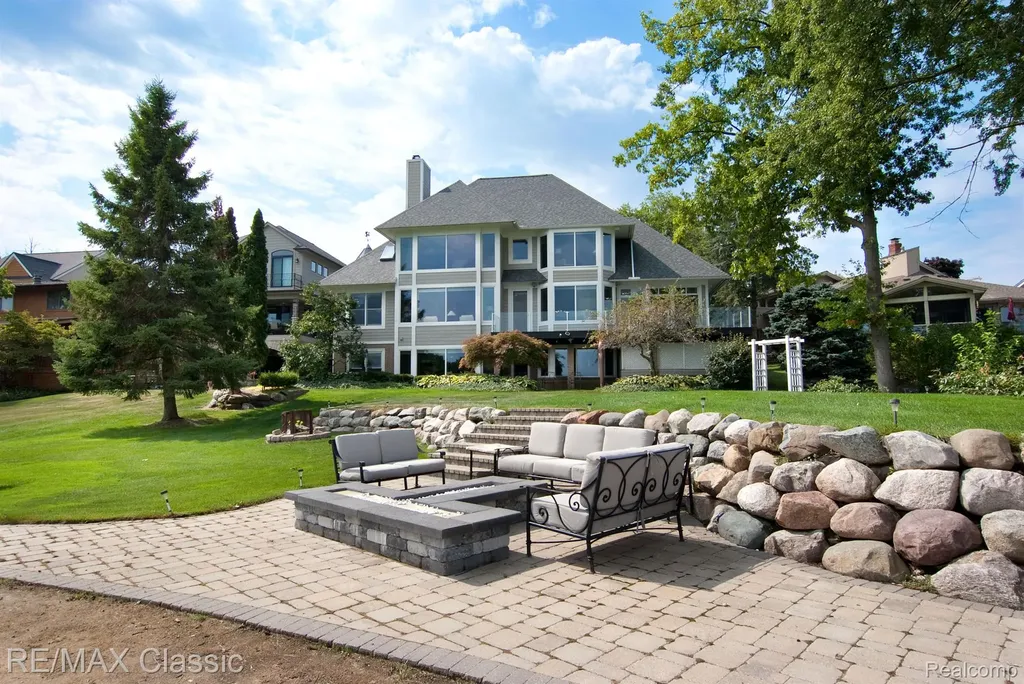 826 Wolverine Drive Wolverine Lake Village MI 48390