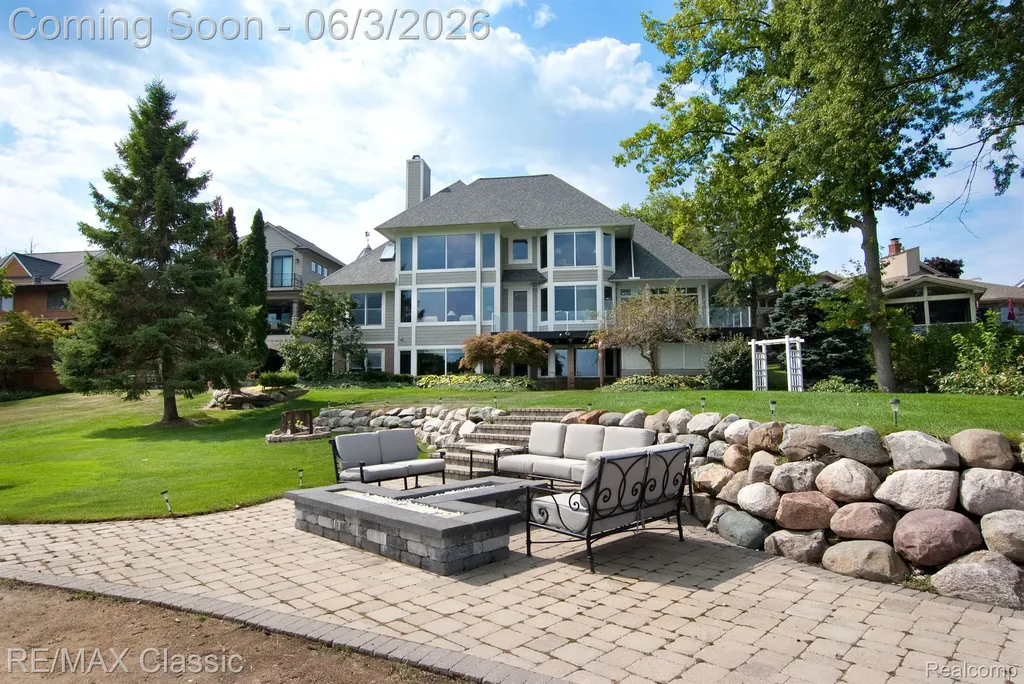 826 Wolverine Drive Wolverine Lake Village MI 48390