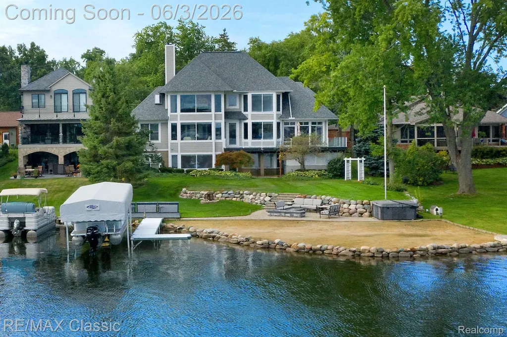 826 Wolverine Drive Wolverine Lake Village MI 48390