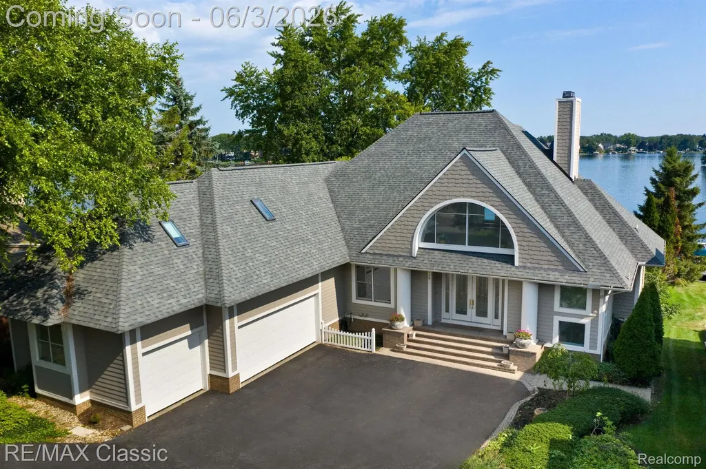 826 Wolverine Drive Wolverine Lake Village MI 48390