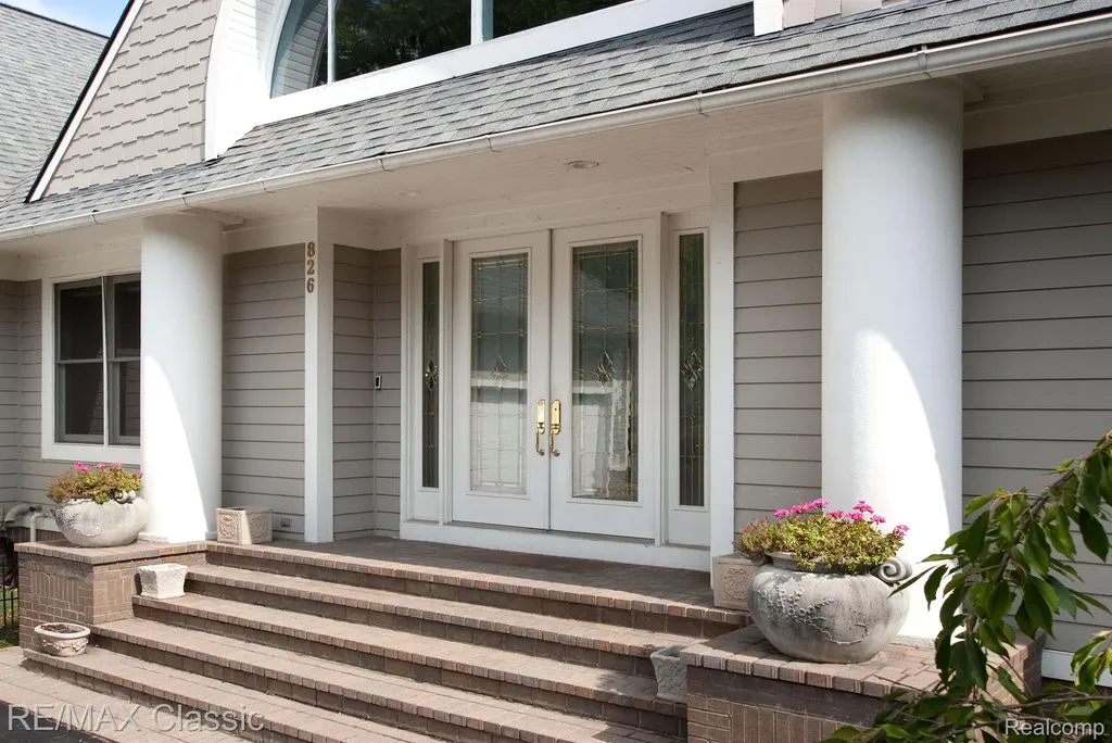 826 Wolverine Drive Wolverine Lake Village MI 48390