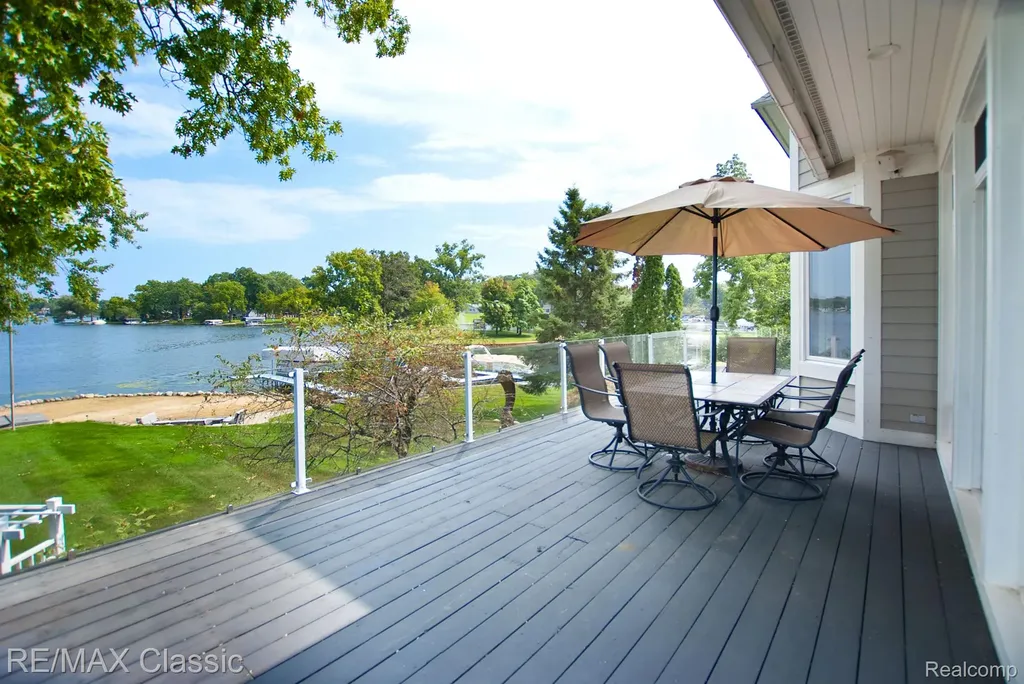 826 Wolverine Drive Wolverine Lake Village MI 48390