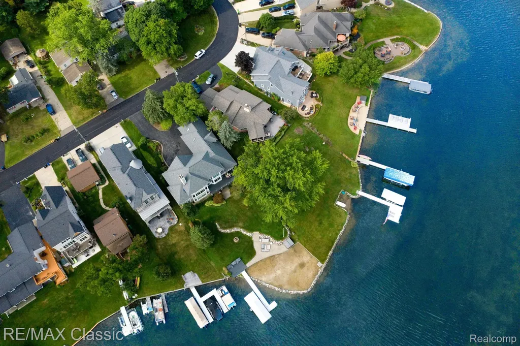 826 Wolverine Drive Wolverine Lake Village MI 48390