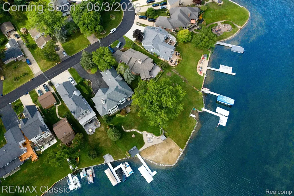 826 Wolverine Drive Wolverine Lake Village MI 48390