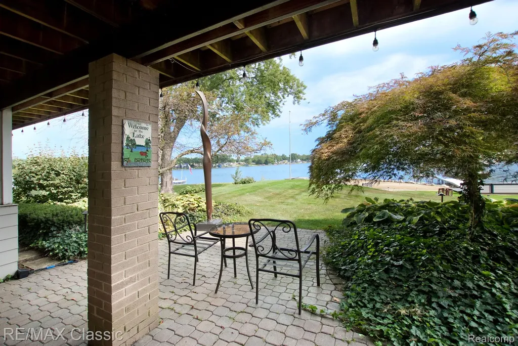 826 Wolverine Drive Wolverine Lake Village MI 48390