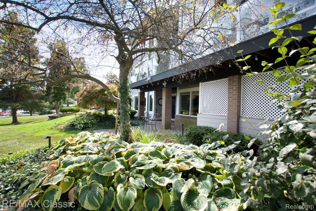 826 Wolverine Drive Wolverine Lake Village MI 48390
