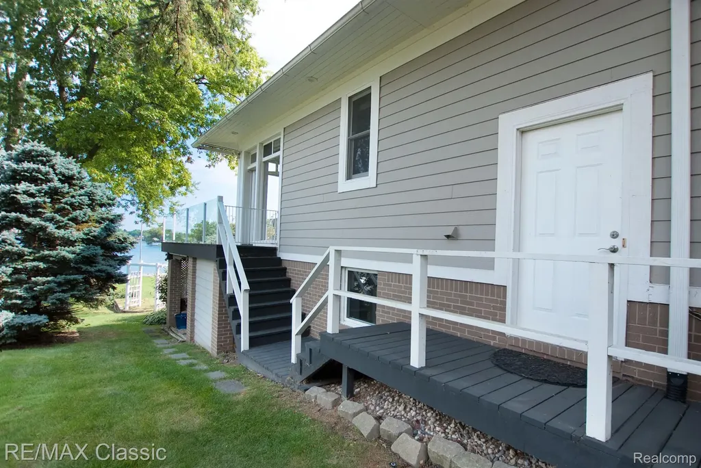 826 Wolverine Drive Wolverine Lake Village MI 48390