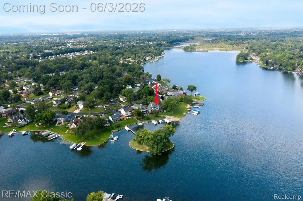 826 Wolverine Drive Wolverine Lake Village MI 48390