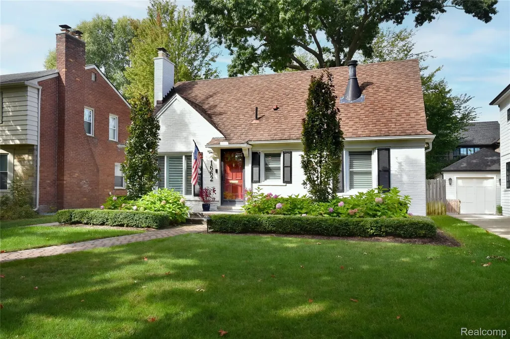 1662 Maryland Boulevard Birmingham City MI 48009