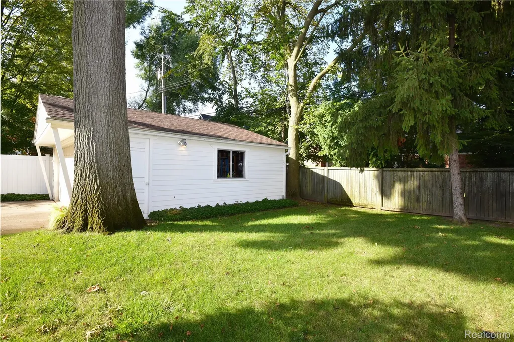 1662 Maryland Boulevard Birmingham City MI 48009