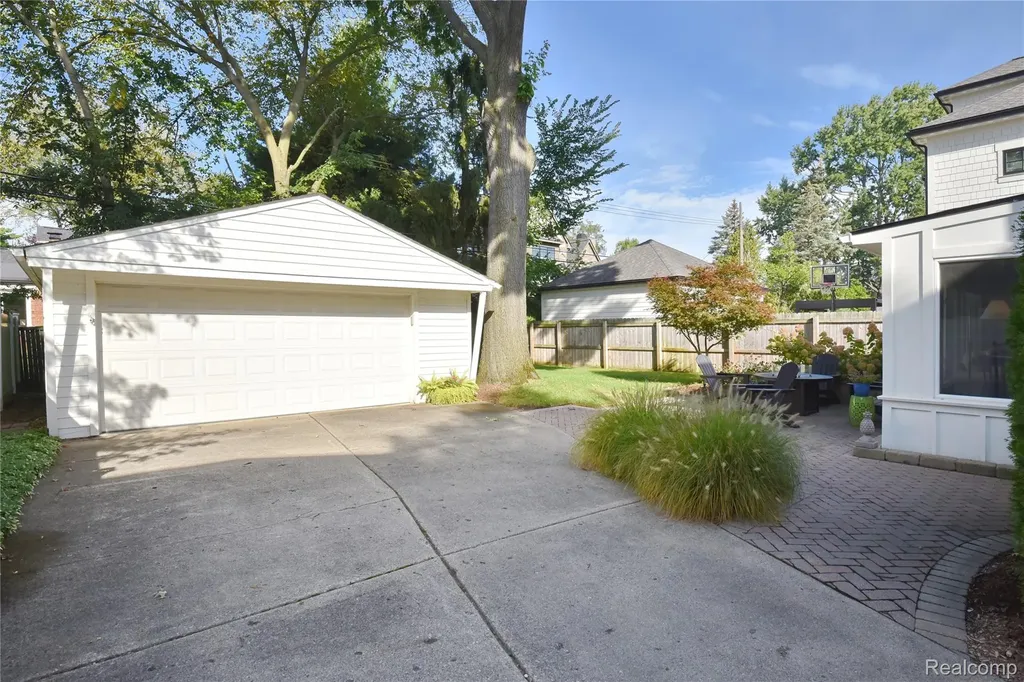 1662 Maryland Boulevard Birmingham City MI 48009
