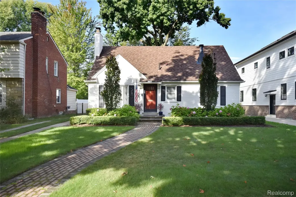 1662 Maryland Boulevard Birmingham City MI 48009