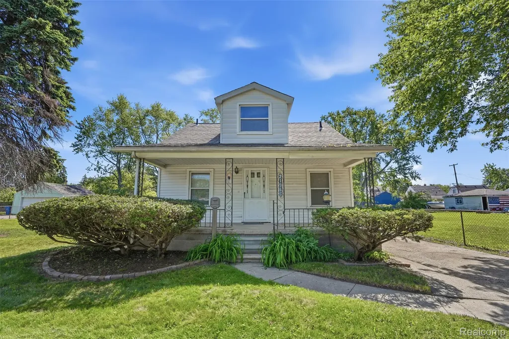 21966 Curie Avenue Warren City MI 48091
