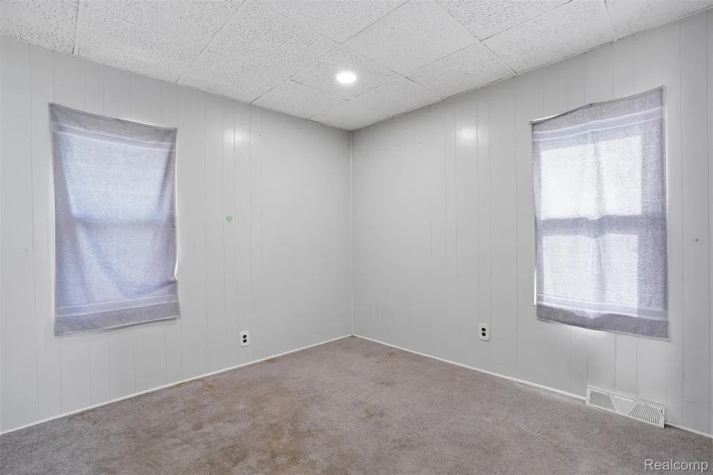 21966 Curie Avenue Warren City MI 48091