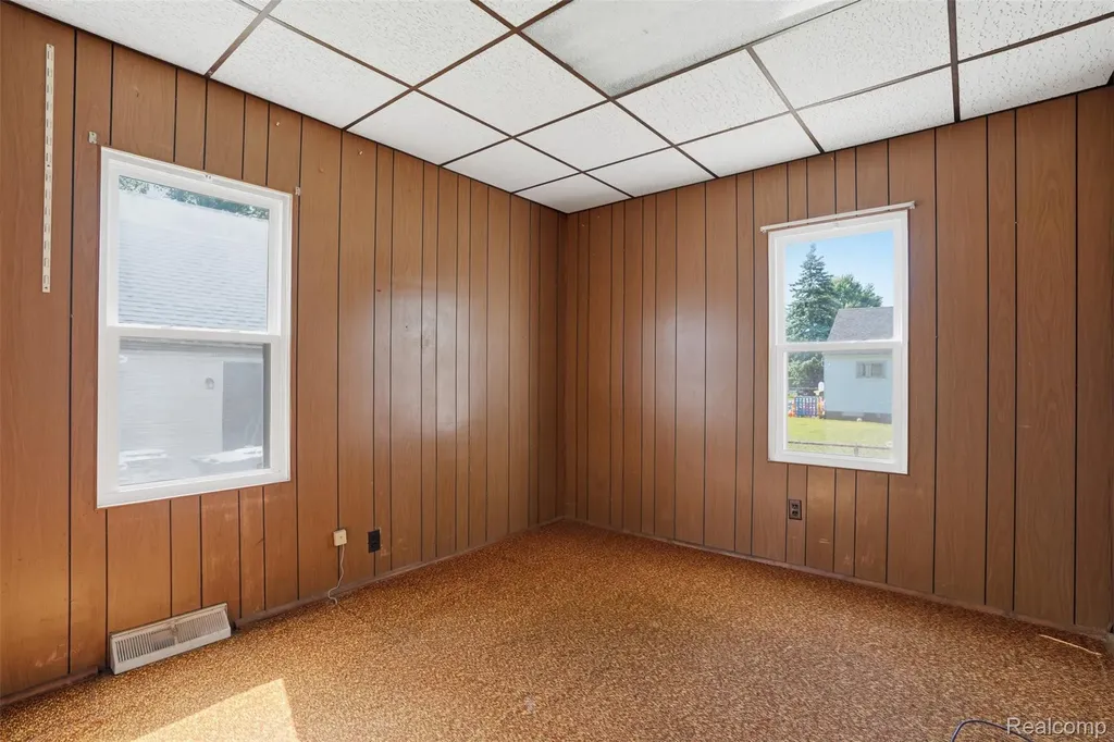 21966 Curie Avenue Warren City MI 48091