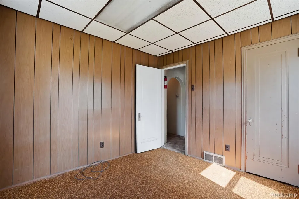 21966 Curie Avenue Warren City MI 48091