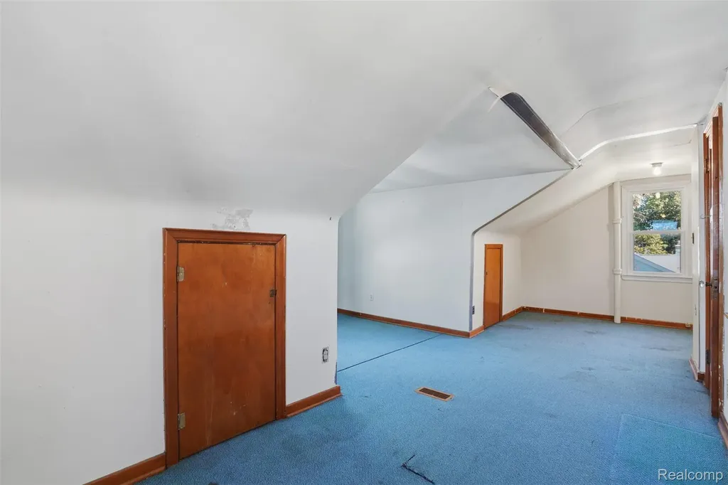 21966 Curie Avenue Warren City MI 48091
