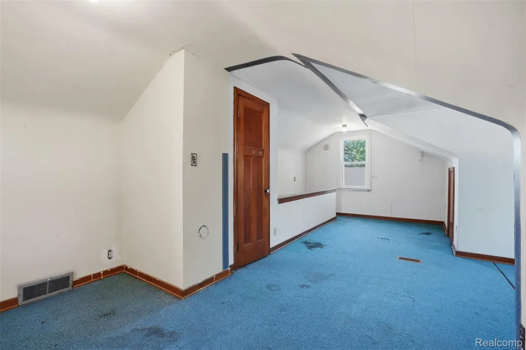 21966 Curie Avenue Warren City MI 48091