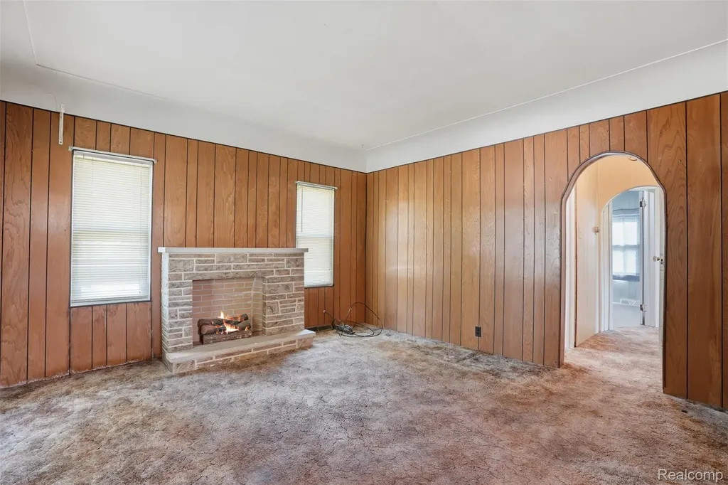 21966 Curie Avenue Warren City MI 48091