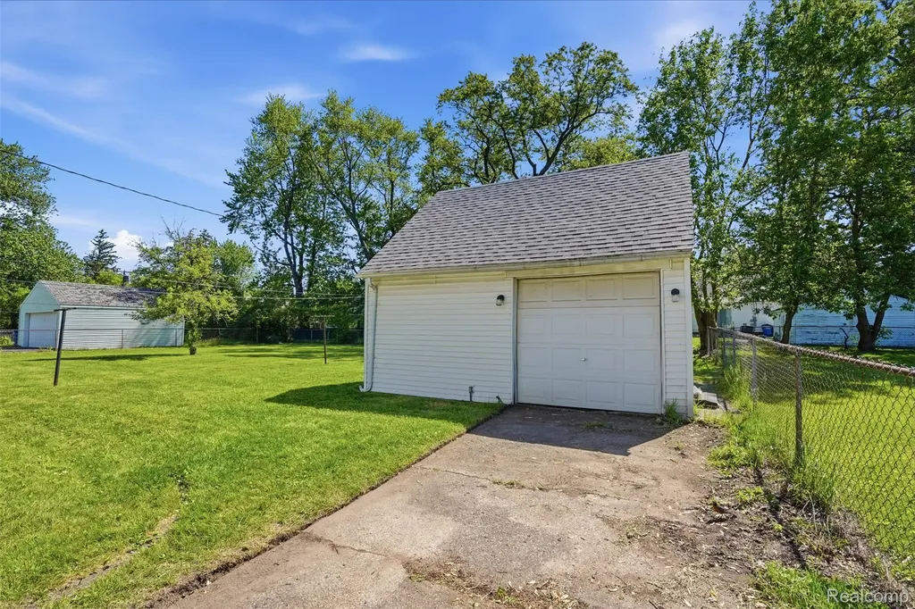 21966 Curie Avenue Warren City MI 48091