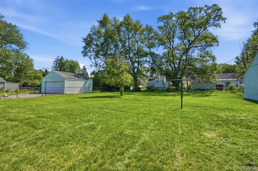 21966 Curie Avenue Warren City MI 48091