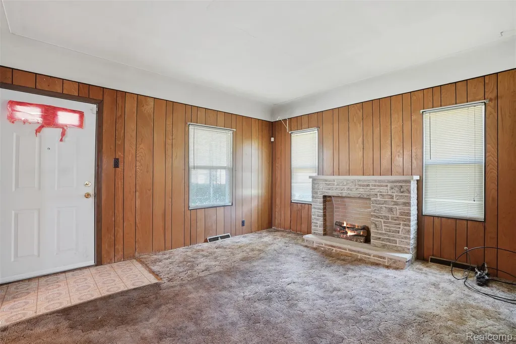21966 Curie Avenue Warren City MI 48091