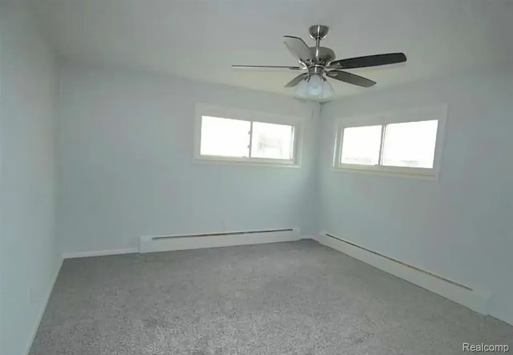 21840 Cunningham Avenue Warren City MI 48091