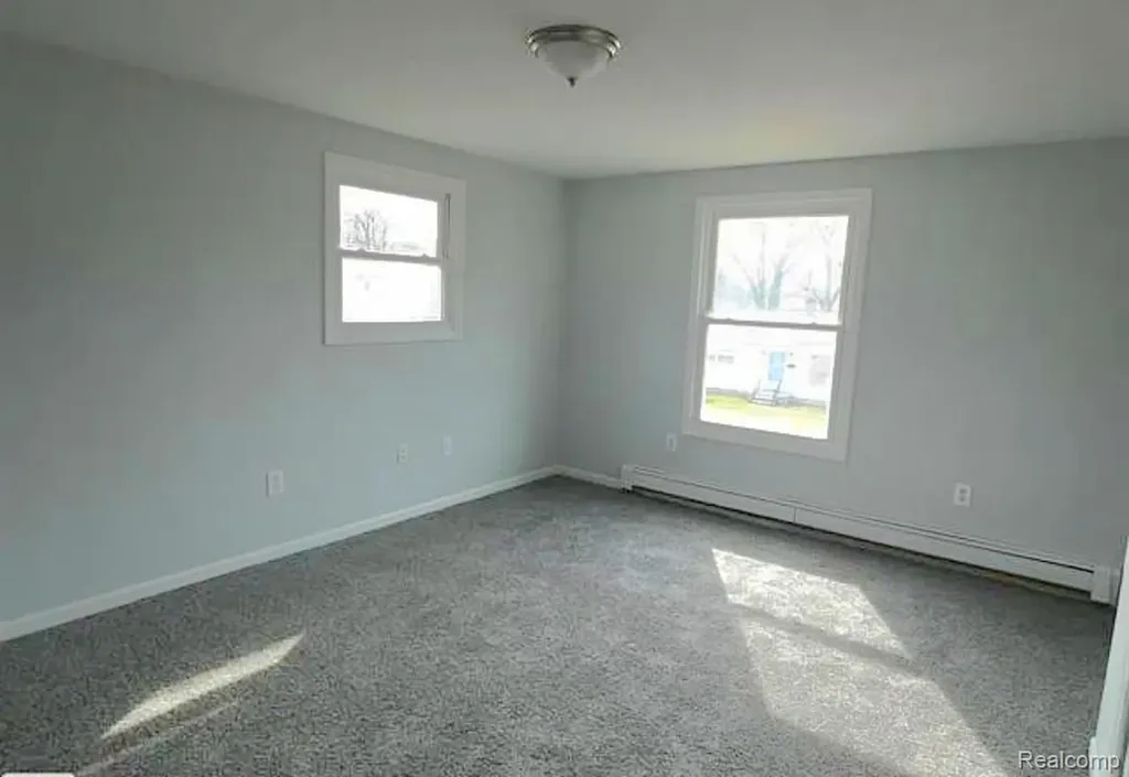 21840 Cunningham Avenue Warren City MI 48091