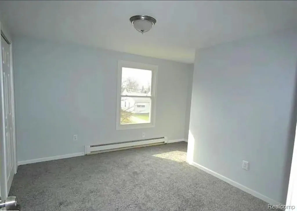 21840 Cunningham Avenue Warren City MI 48091