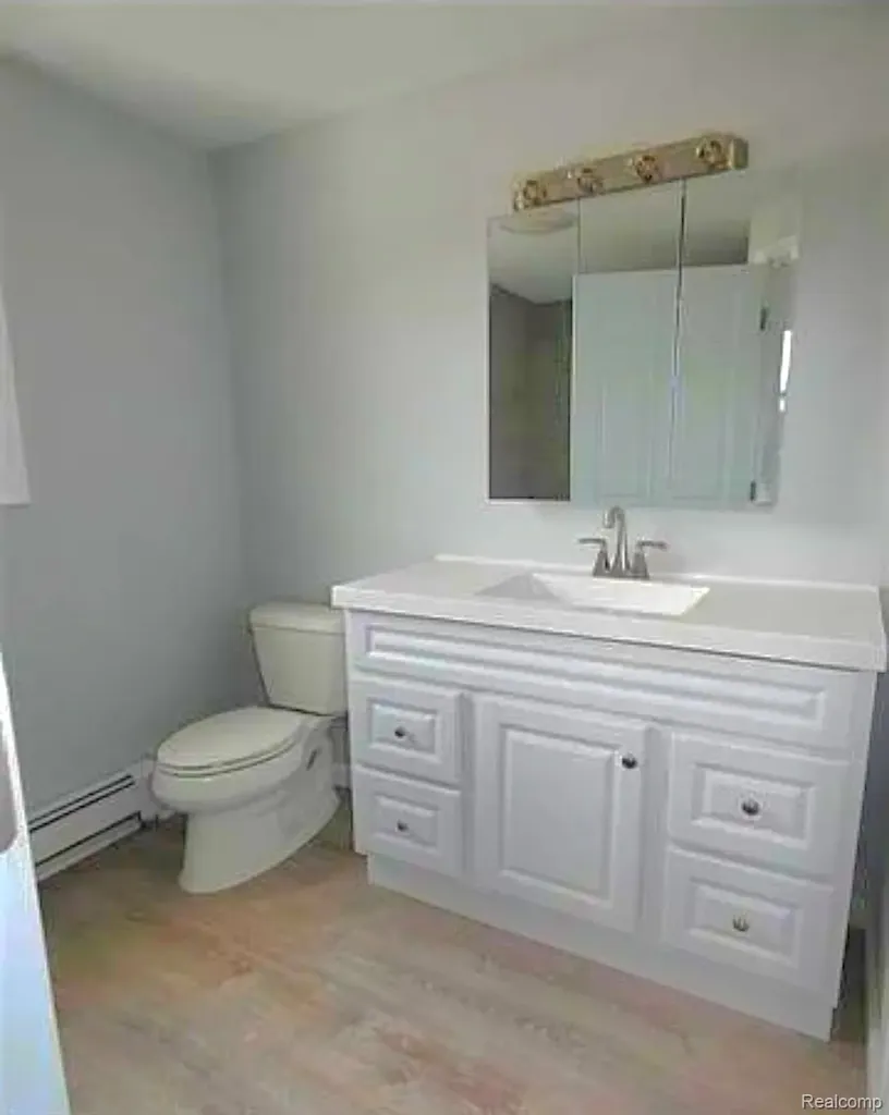 21840 Cunningham Avenue Warren City MI 48091