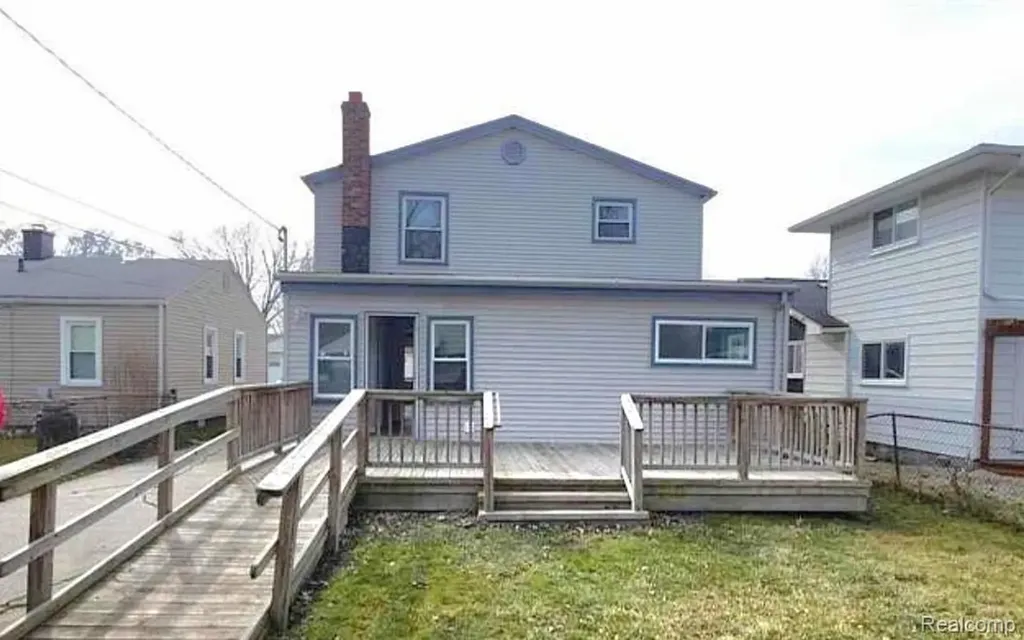 21840 Cunningham Avenue Warren City MI 48091