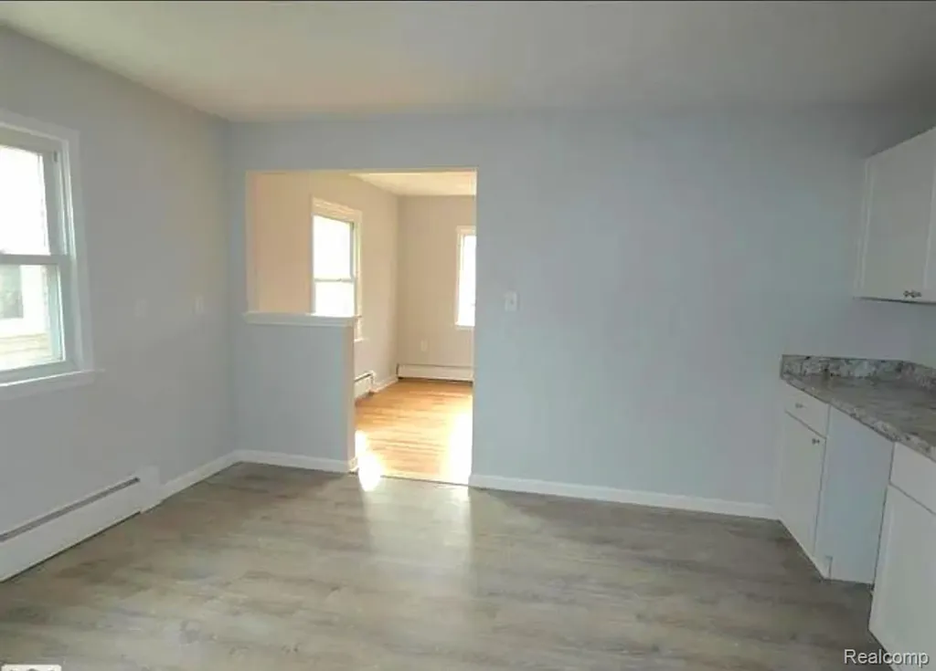 21840 Cunningham Avenue Warren City MI 48091