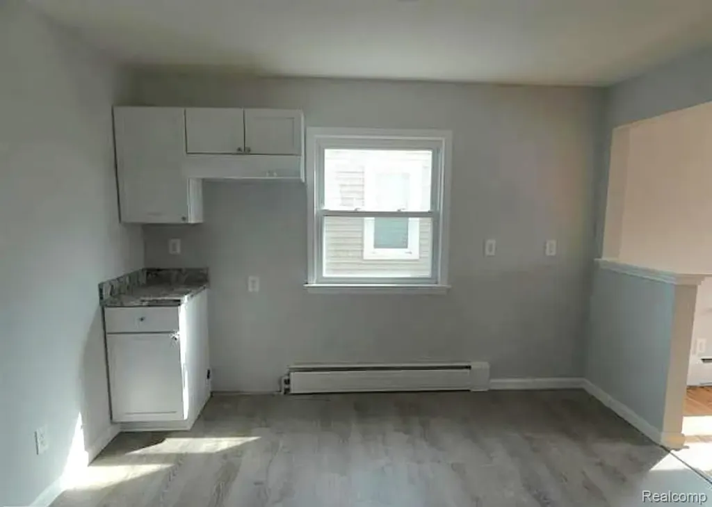 21840 Cunningham Avenue Warren City MI 48091