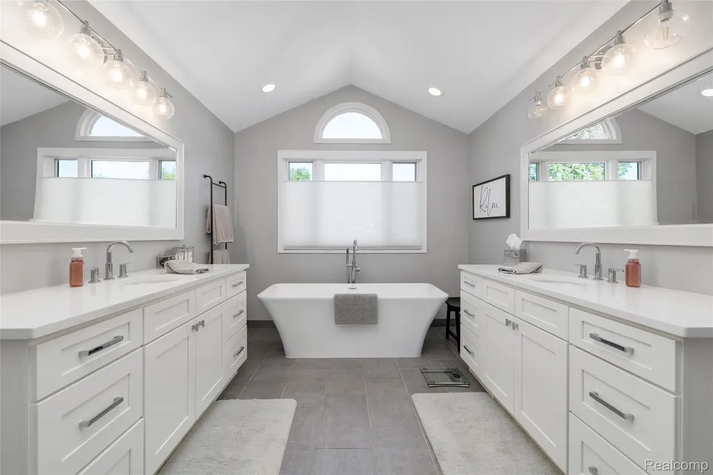 4617 Waterbury Drive Independence Charter Township MI 48348