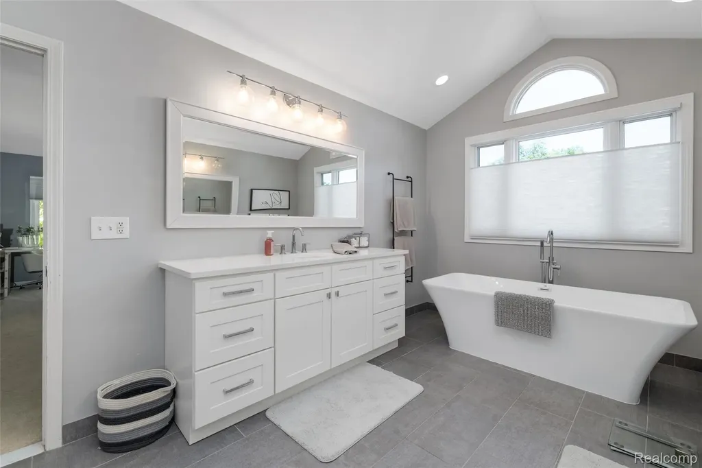 4617 Waterbury Drive Independence Charter Township MI 48348