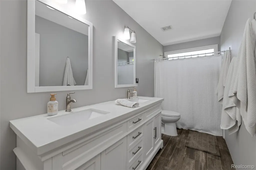 4617 Waterbury Drive Independence Charter Township MI 48348