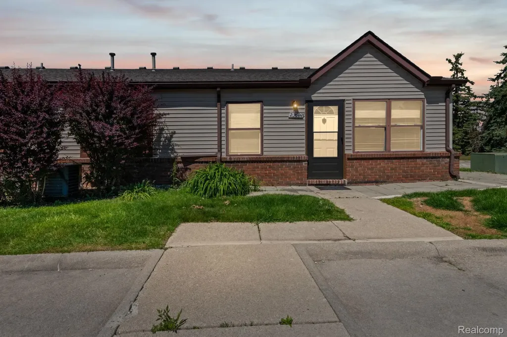 23622 Cottrell Street Clinton Charter Township MI 48035