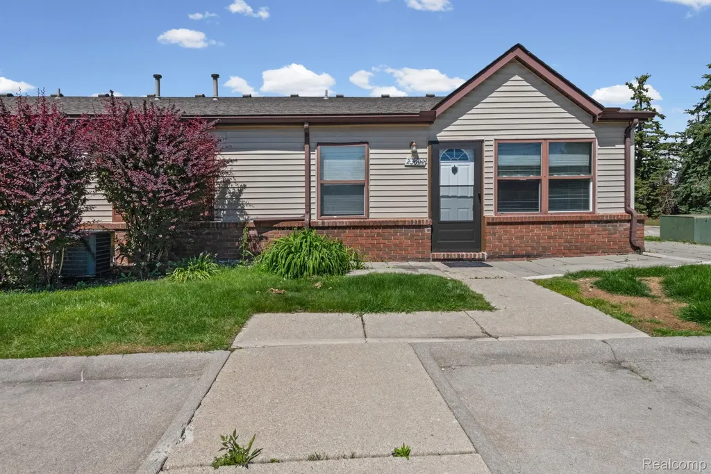 23622 Cottrell Street Clinton Charter Township MI 48035