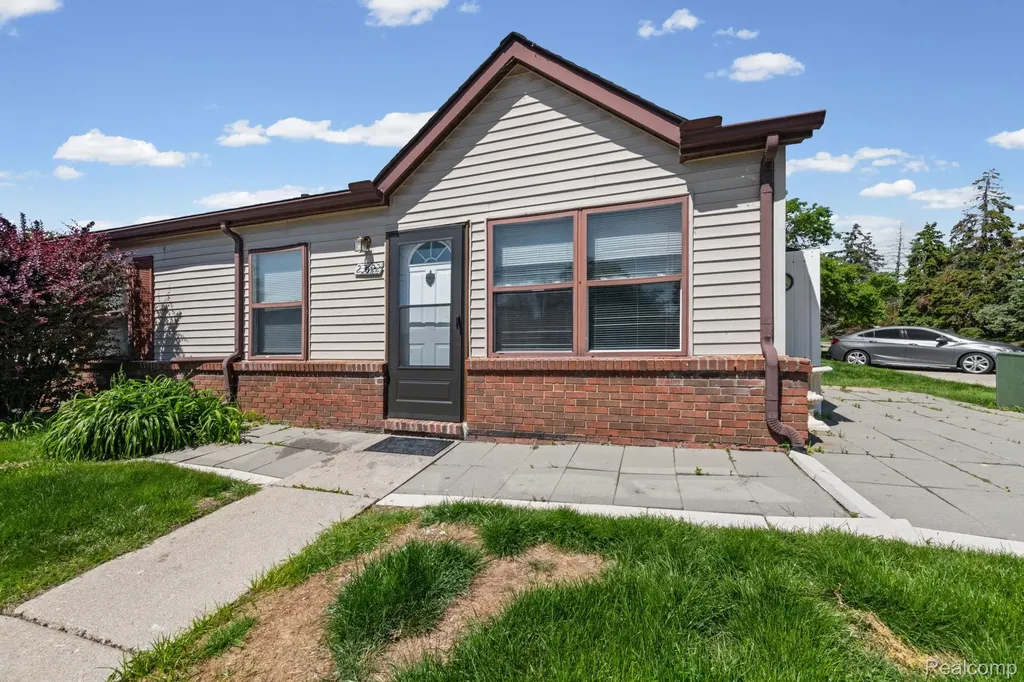 23622 Cottrell Street Clinton Charter Township MI 48035