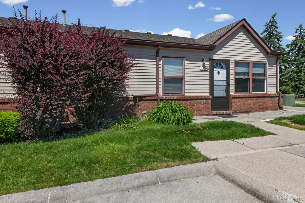 23622 Cottrell Street Clinton Charter Township MI 48035