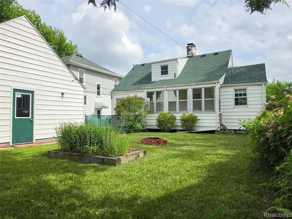 1333 Court Street Port Huron City MI 48060