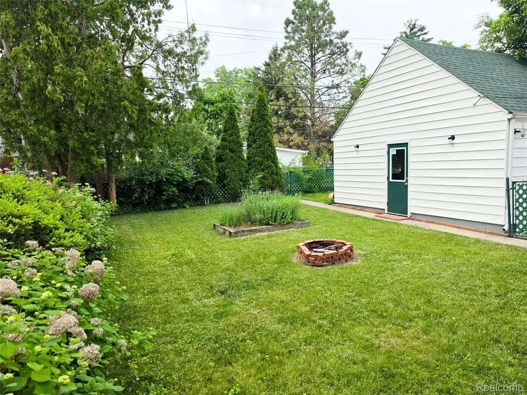 1333 Court Street Port Huron City MI 48060