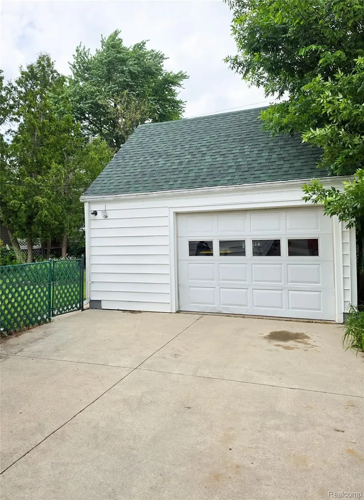 1333 Court Street Port Huron City MI 48060